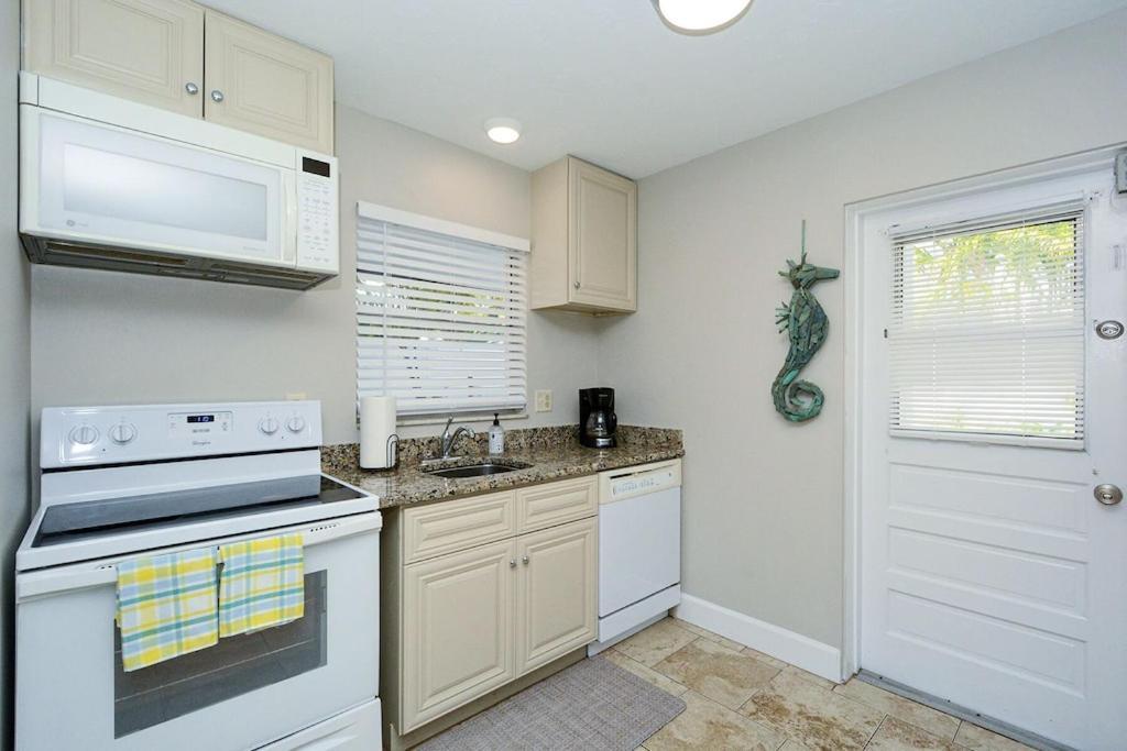 Canal 309 - Right In Siesta Key Village! Extérieur photo